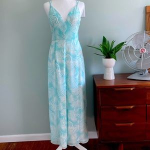 NWT Beautiful Summery Strappy Palm Leaf Print Jumpsuit Size Small